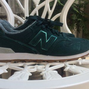 New Balance Women's  696 size 8 green